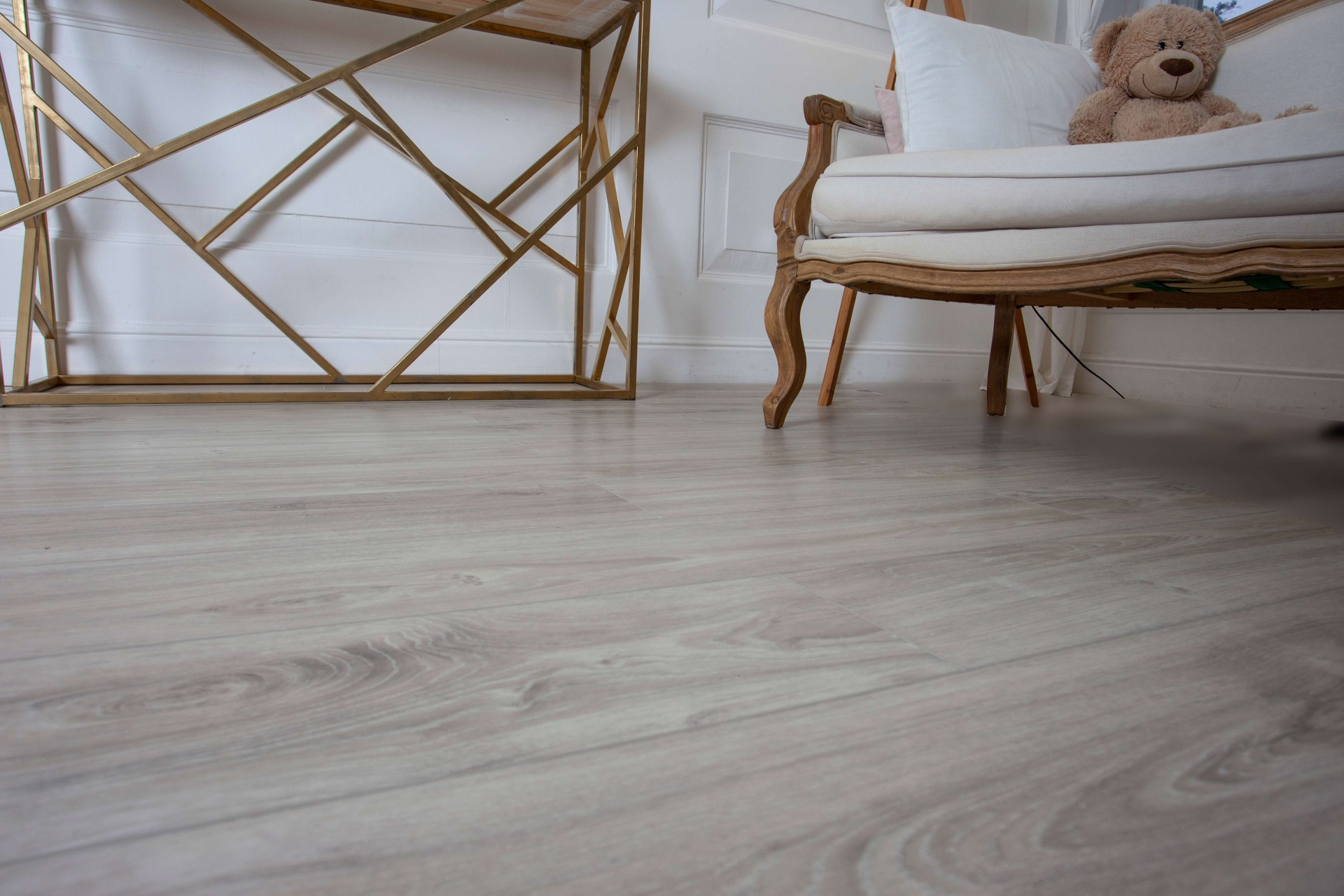 Усовершенствованная кварц-виниловая плитка «Damy Floor» Дуб Белый (1227*187*2,5 мм) — купить в Уфе