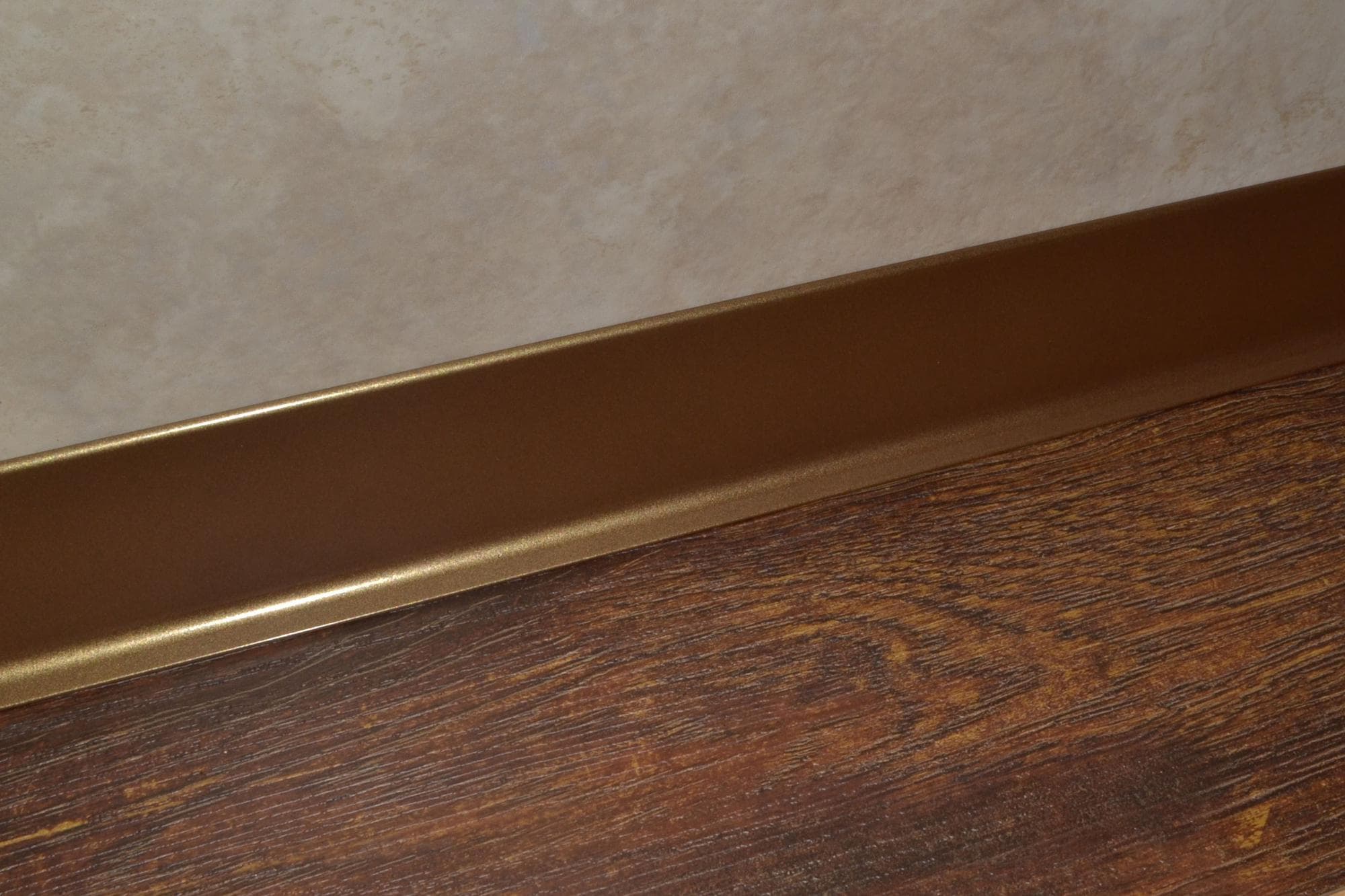 Угол внутренний к алюминиевому плинтусу 100мм бронза — купить в Уфе